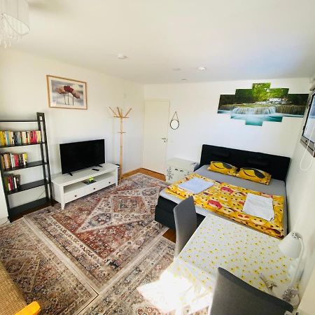 Two Bedrooms,Dining Area And Bathroom With Private Entrance 콧카 외부 사진