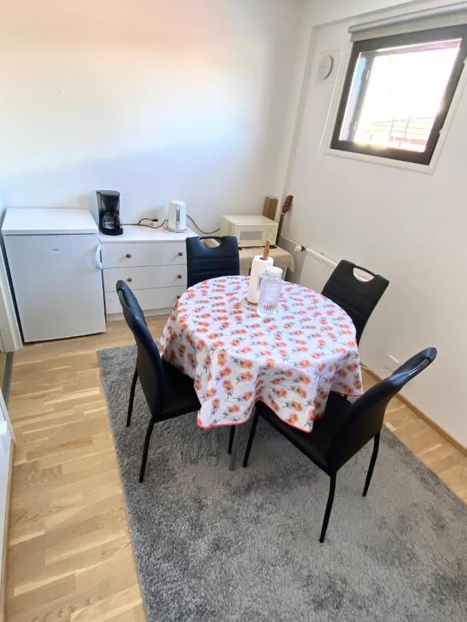Two Bedrooms,Dining Area And Bathroom With Private Entrance 콧카 외부 사진