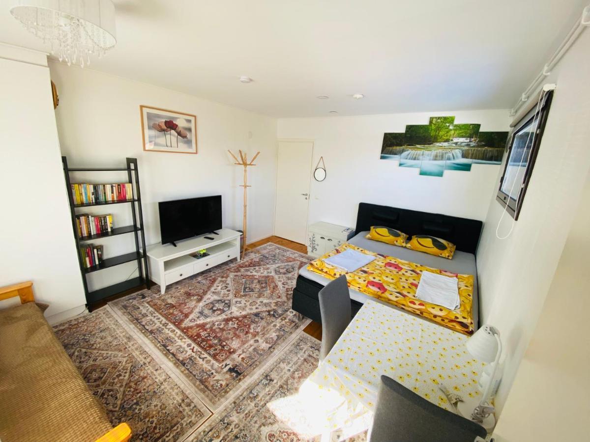 Two Bedrooms,Dining Area And Bathroom With Private Entrance 콧카 외부 사진